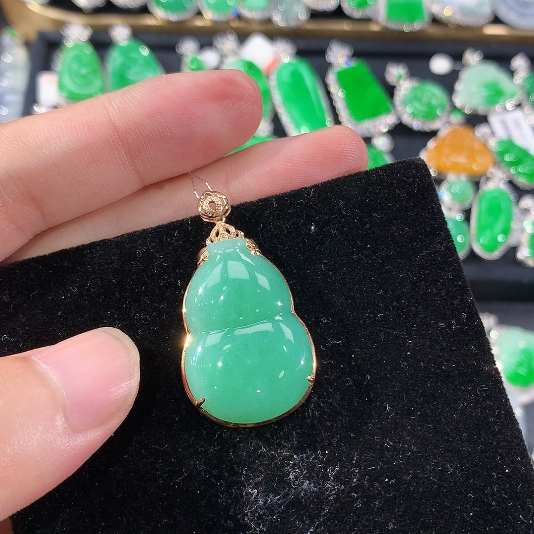 翡翠18K金镶嵌颈饰