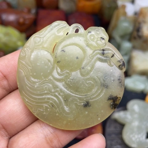蛇纹石玉未镶嵌颈饰85