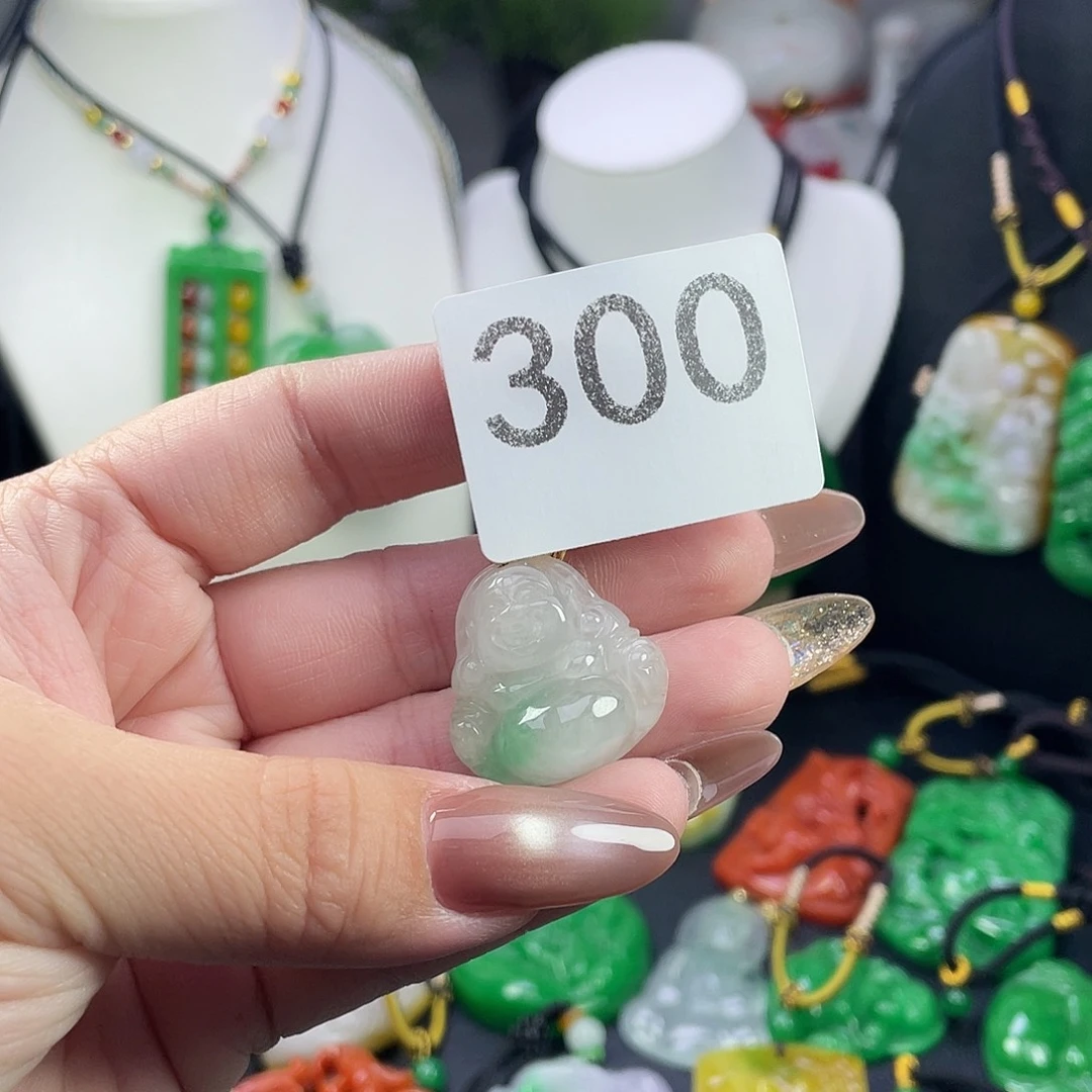 翡翠未镶嵌吊坠(赠链)