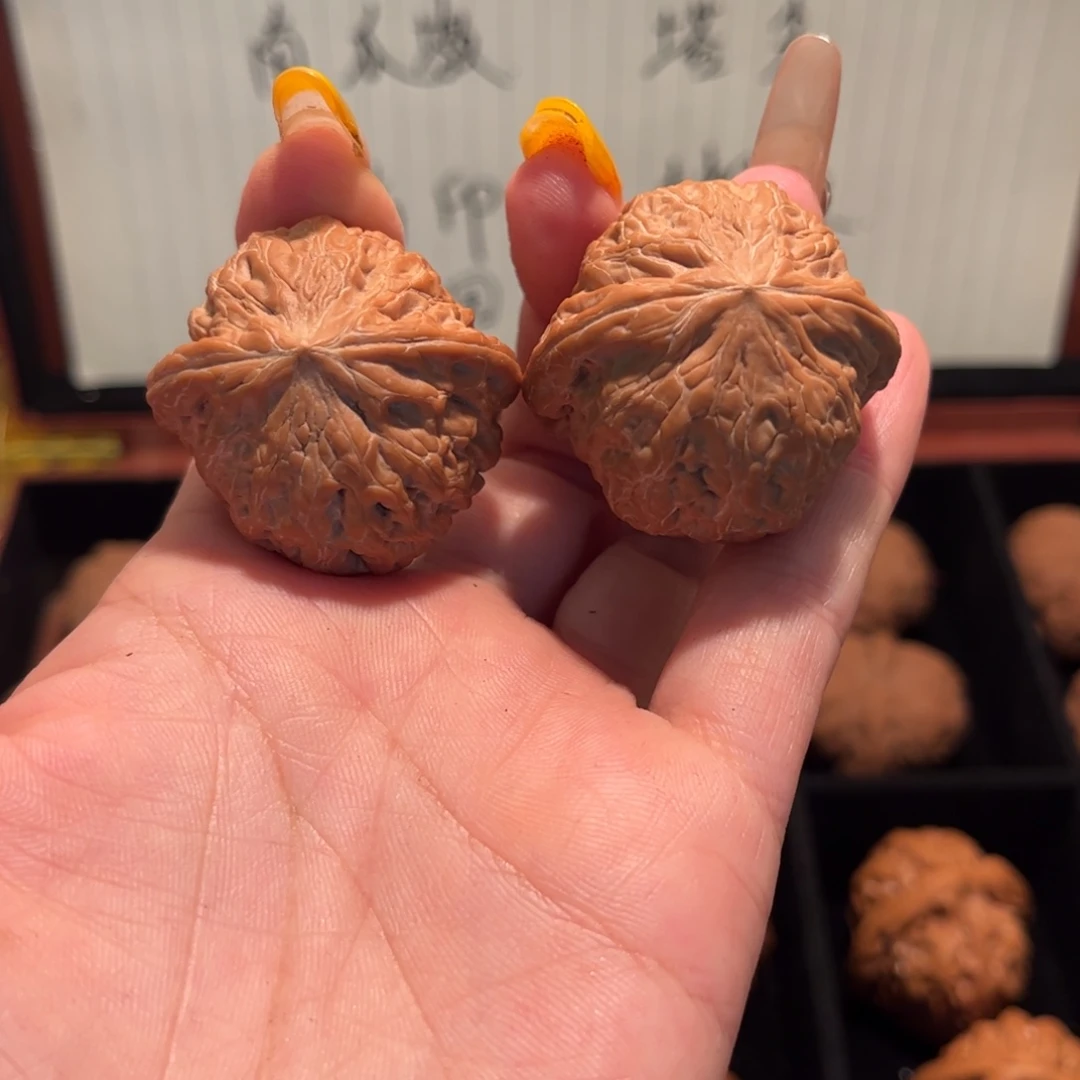 刘***洋把件桃核铁锤妹妹