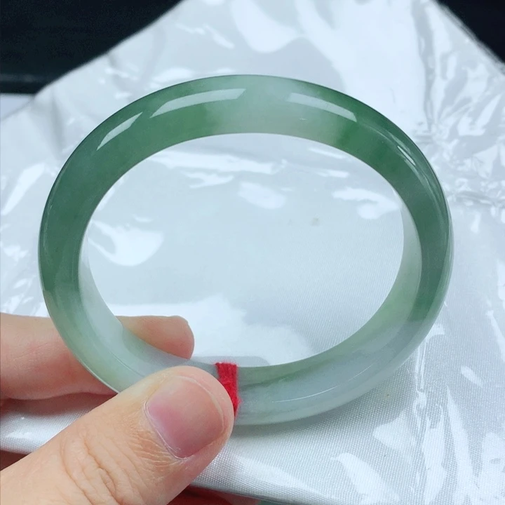 翡翠手镯未镶嵌艳天然翡翠手镯