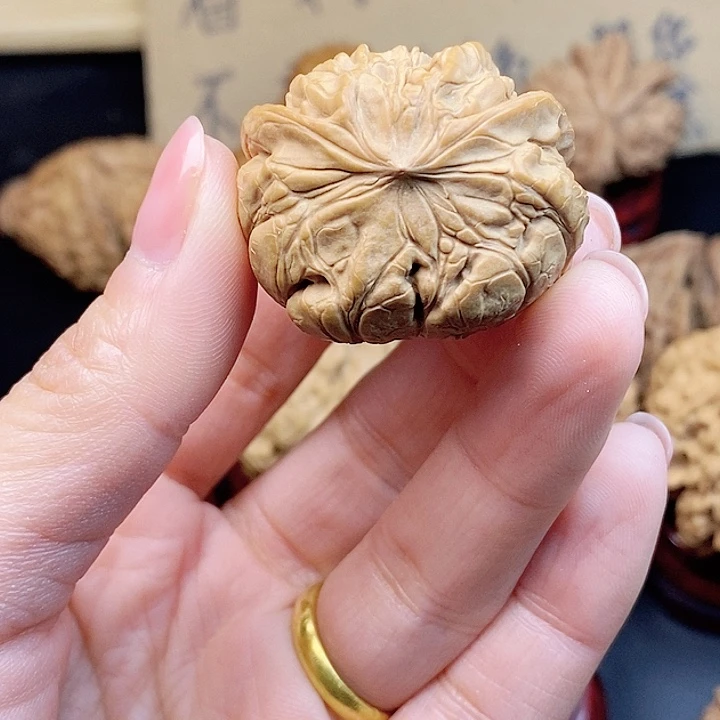 江***2文玩核桃吊坠瑕疵单只不退不换