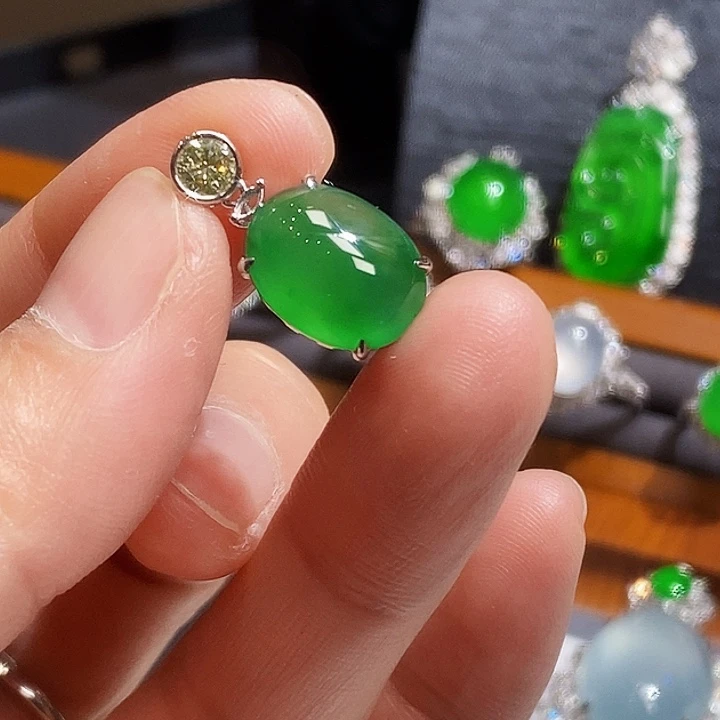 吊坠(不含链)18K金镶嵌翡翠