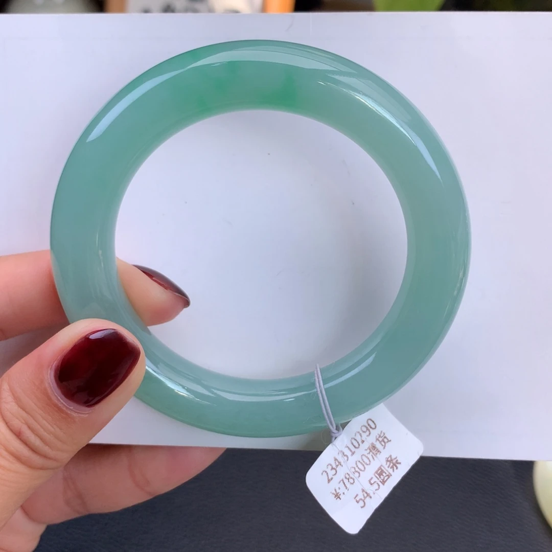 翡翠手镯未镶嵌冰胶满绿圆条手镯