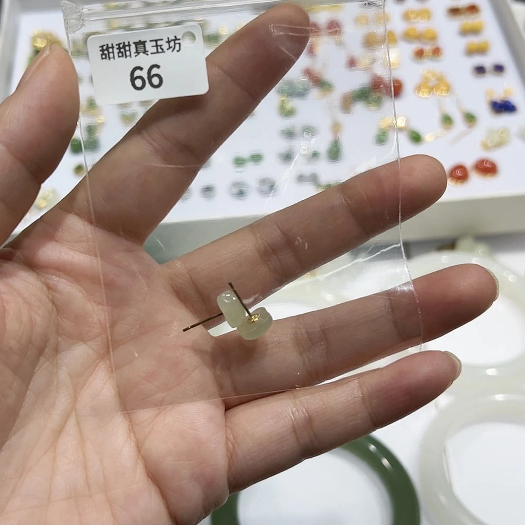 颈饰未镶嵌和田玉医**?