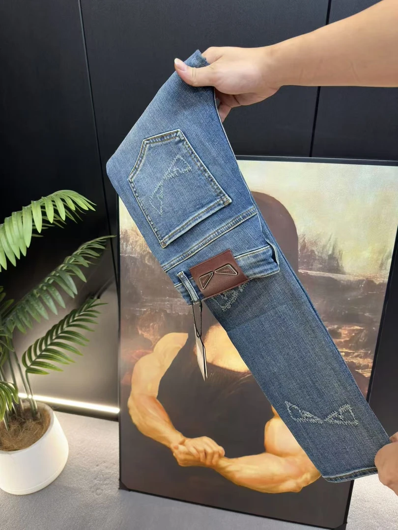 【四季爆款】2025早秋新款浅蓝色男牛仔裤弹力百搭修身小直筒男裤子