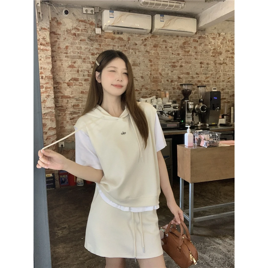 2025新款女装休闲连帽宽松遮肉假两件短袖上衣＋直筒半身短裙