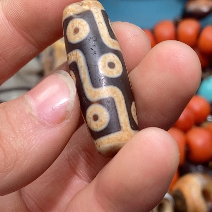 未镶嵌珠子玛瑙/玉髓珠子的颜色是蓝色