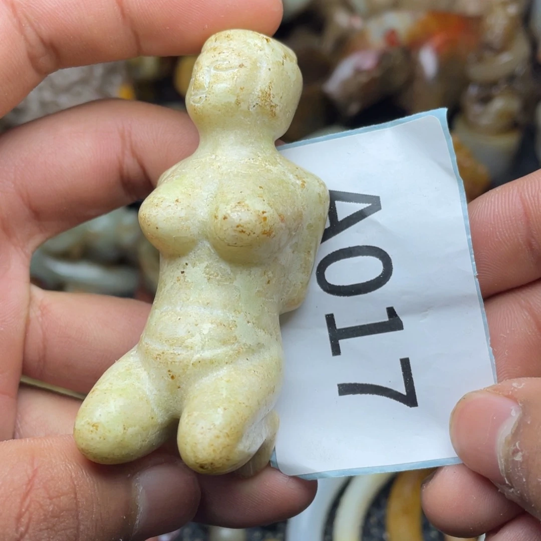 和田玉（糖玉）未镶嵌挂件