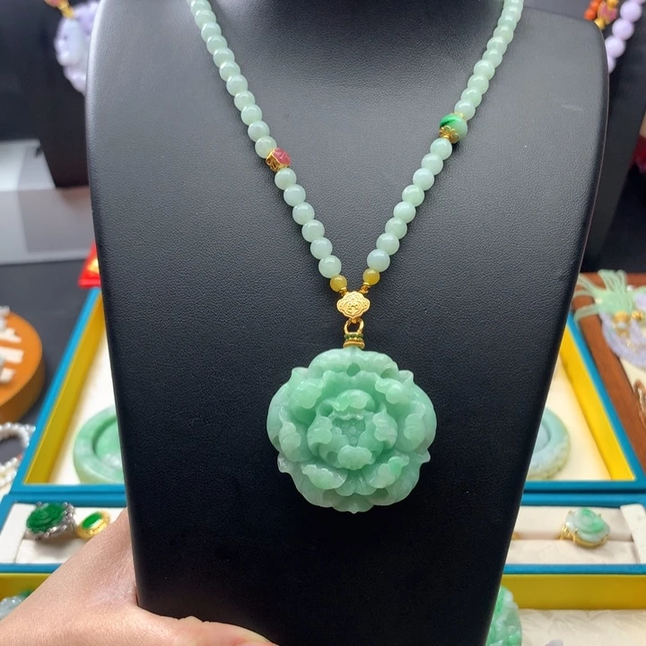 翡翠颈饰未镶嵌翡翠花