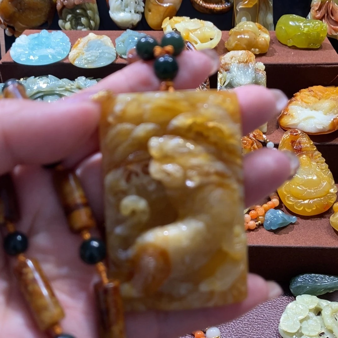 蛇纹石玉颈饰未镶嵌