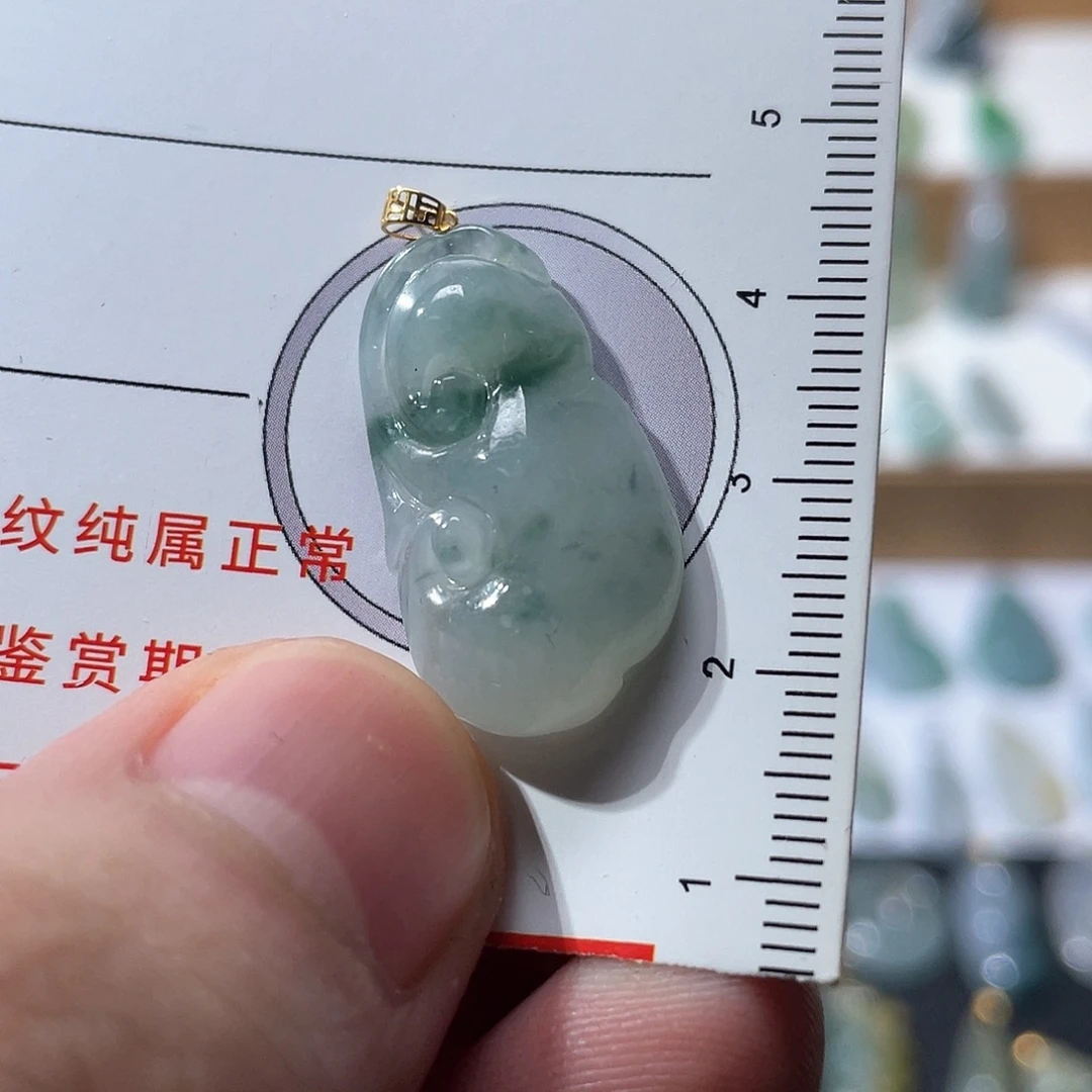翡翠18K金镶嵌颈饰如意