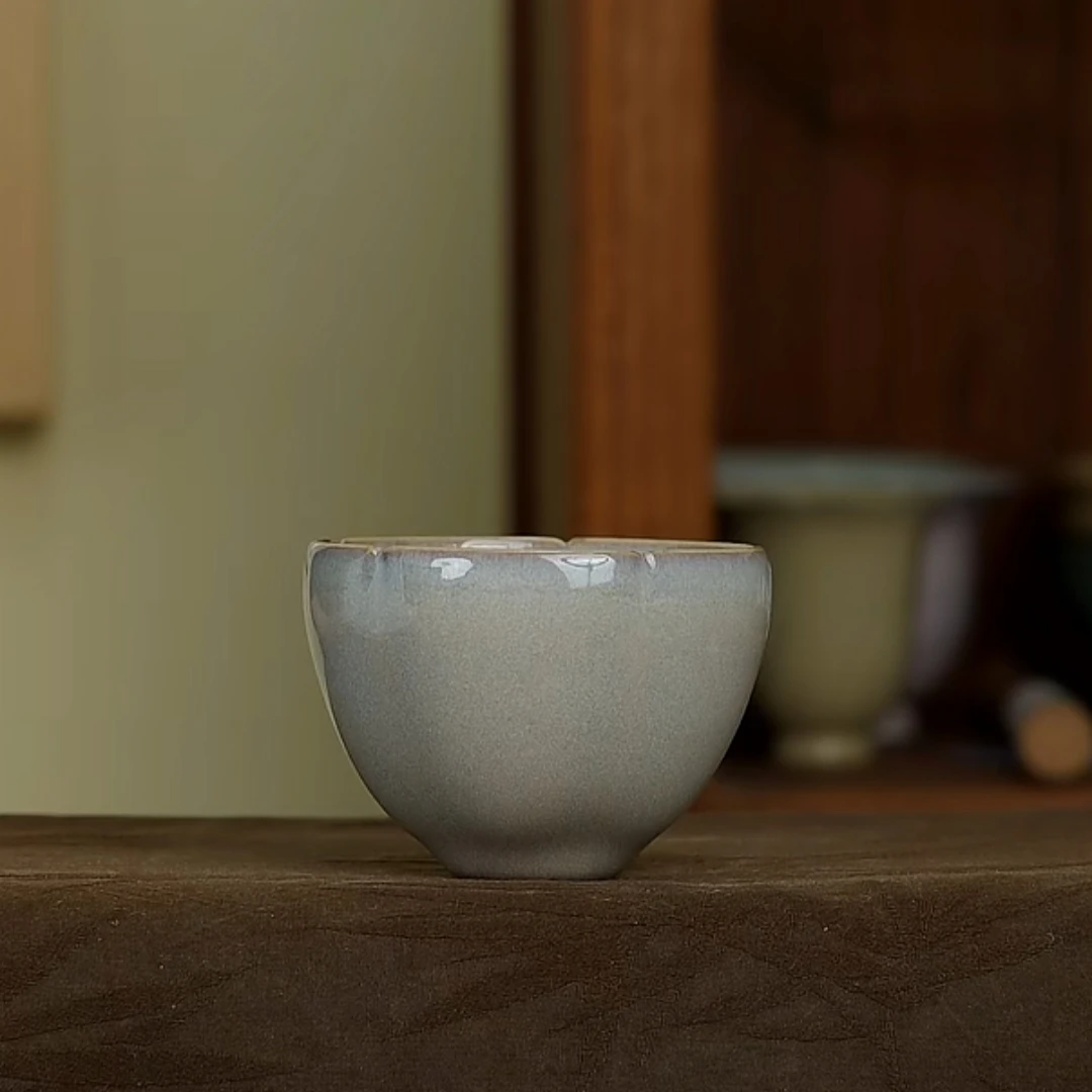 雀羽葵口杯严卫恩龙泉青瓷中式高档陶瓷品茗杯龙泉青瓷主人杯茶杯