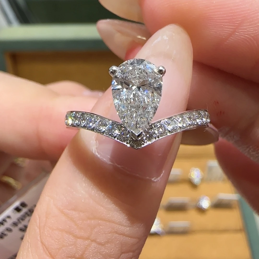 铂Pt950镶嵌实验室培育钻石白鹭1卡