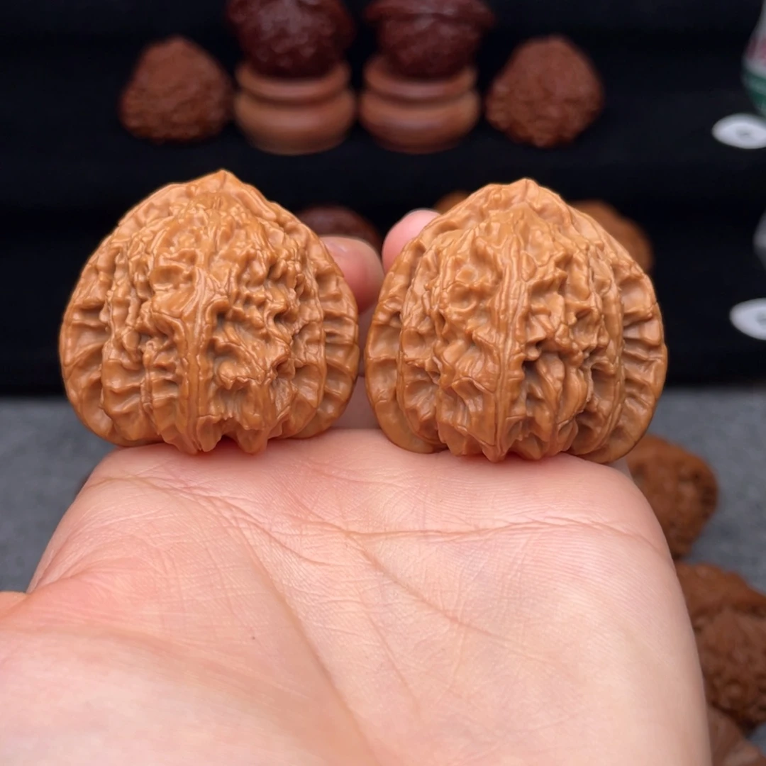 文玩核桃吊坠全品三角白40尺已打底福利价