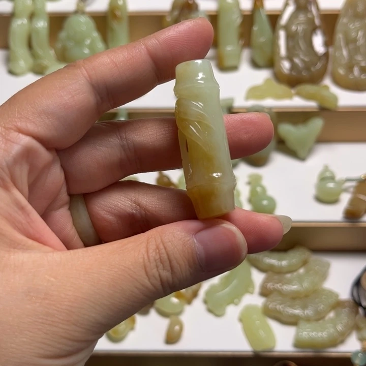 紫***香和田玉未镶嵌颈饰