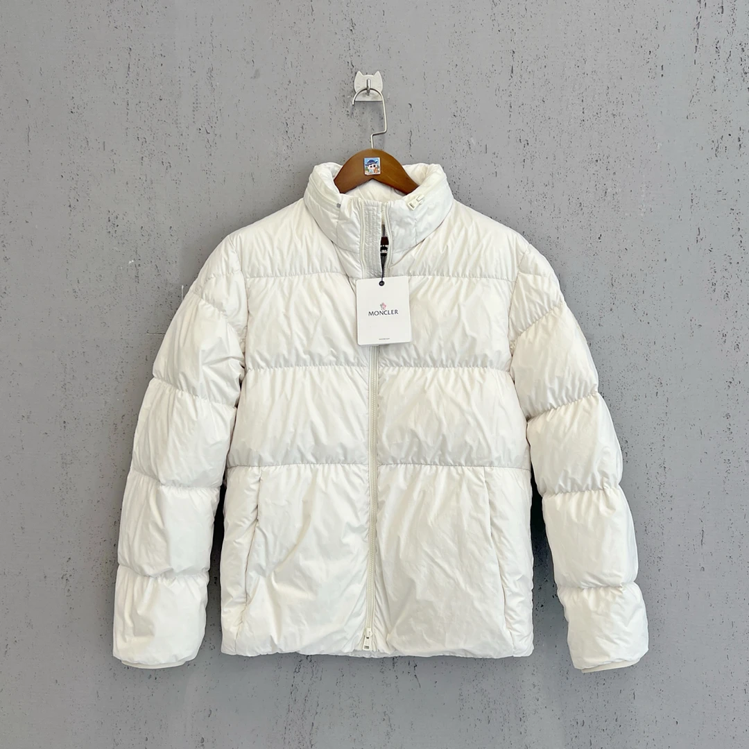 未使用 MONCLER moncler蒙口白色手臂大标logo羽绒服3码