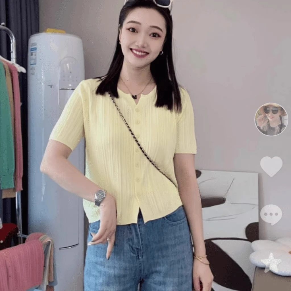 轻薄透气镂空圆领T恤单排扣冰丝针织短袖别致独特上衣高级感针织