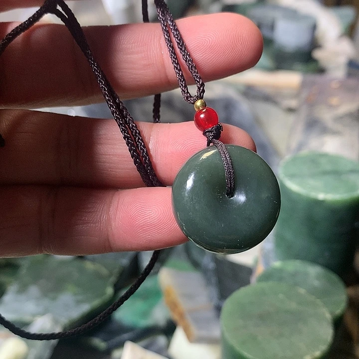 颈饰未镶嵌和田玉（糖玉）