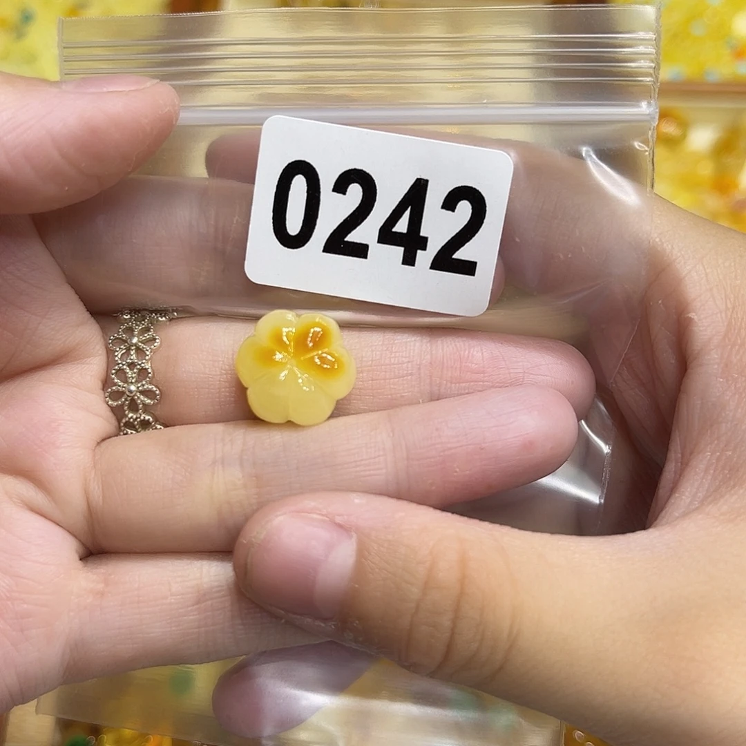 琥珀未镶嵌颈饰蜜蜡