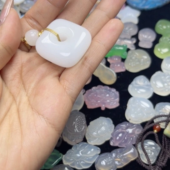 玛瑙/玉髓颈饰未镶嵌抖****花