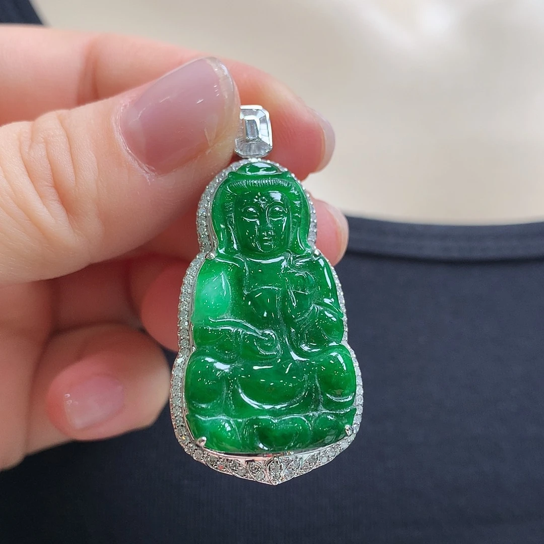 翡翠18K金镶嵌颈饰观音