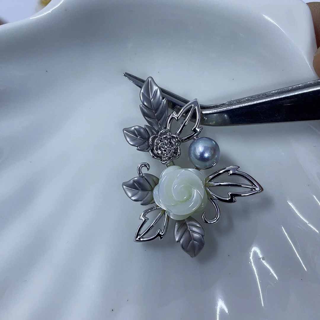 胸饰未镶嵌海水珍珠