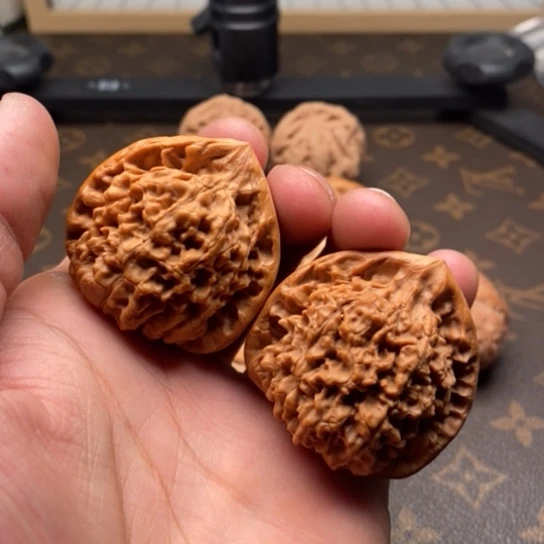 文玩核桃把件可**冰官帽