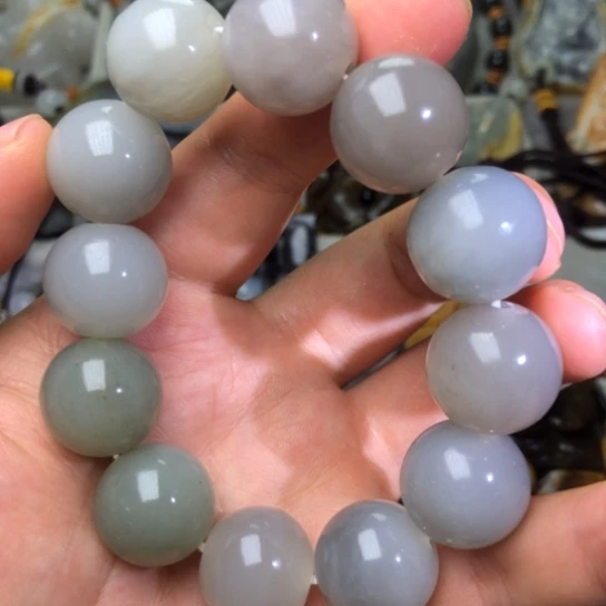 和田玉未镶嵌把件