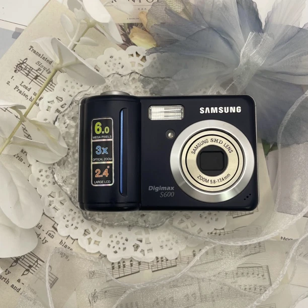 9新 QLED/三星 三星s600自备两节5号充电电池出片冷白皮600w像素