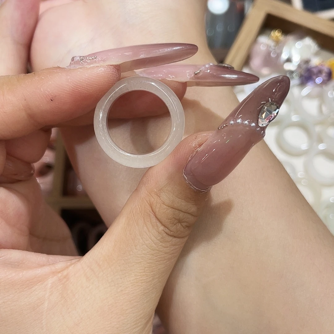 X****石英质玉未镶嵌戒指