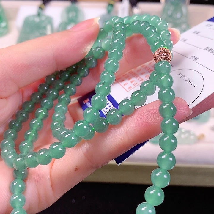 翡翠颈饰未镶嵌翡翠