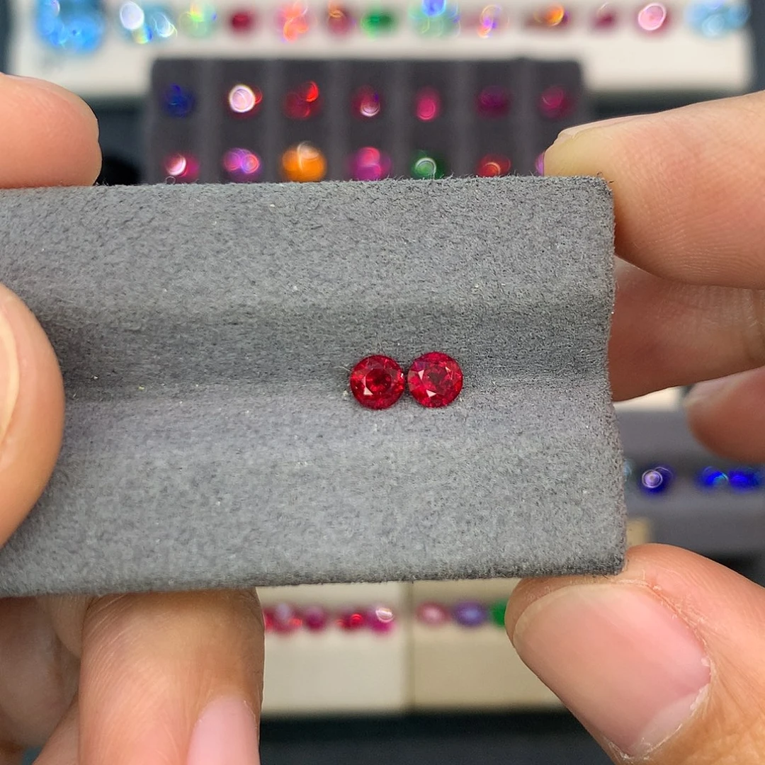 红宝石裸石62分一对正圆