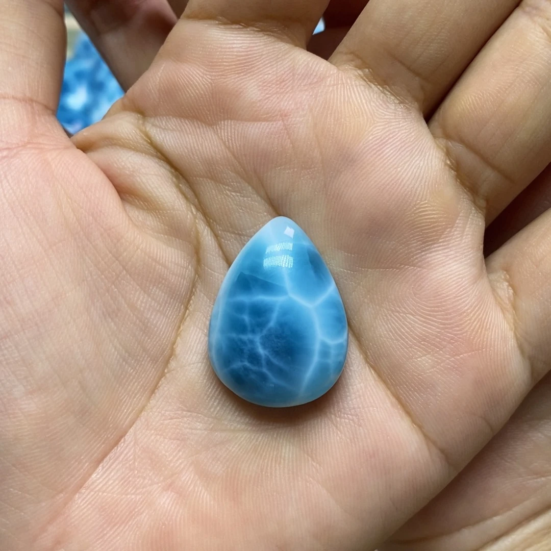 针钠钙石（海纹石）未镶嵌颈饰
