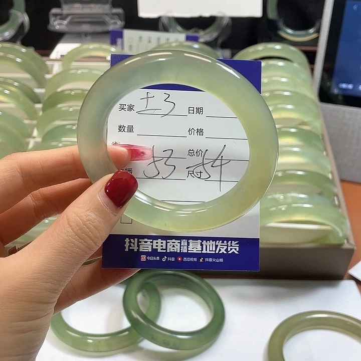 蛇纹石玉手镯未镶嵌海*卷