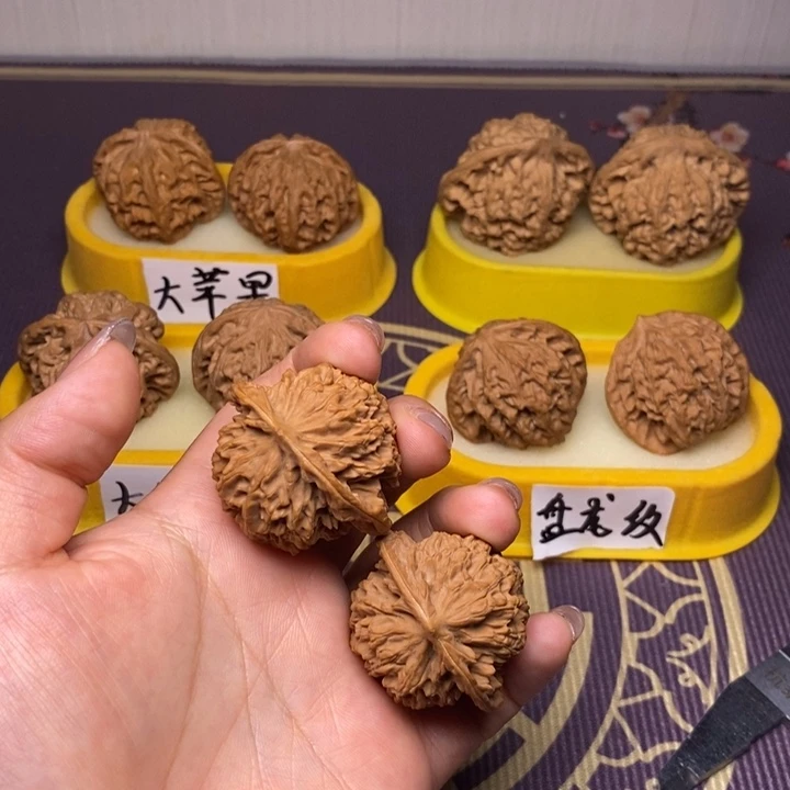 39尺盘龙纹文玩核桃