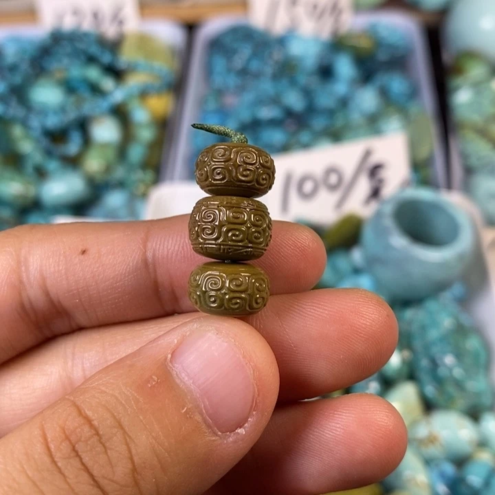 绿松石未镶嵌颈饰