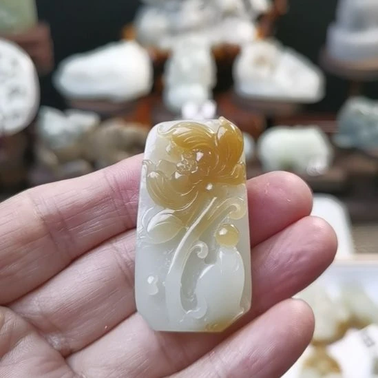 和田玉（糖玉）未镶嵌颈饰