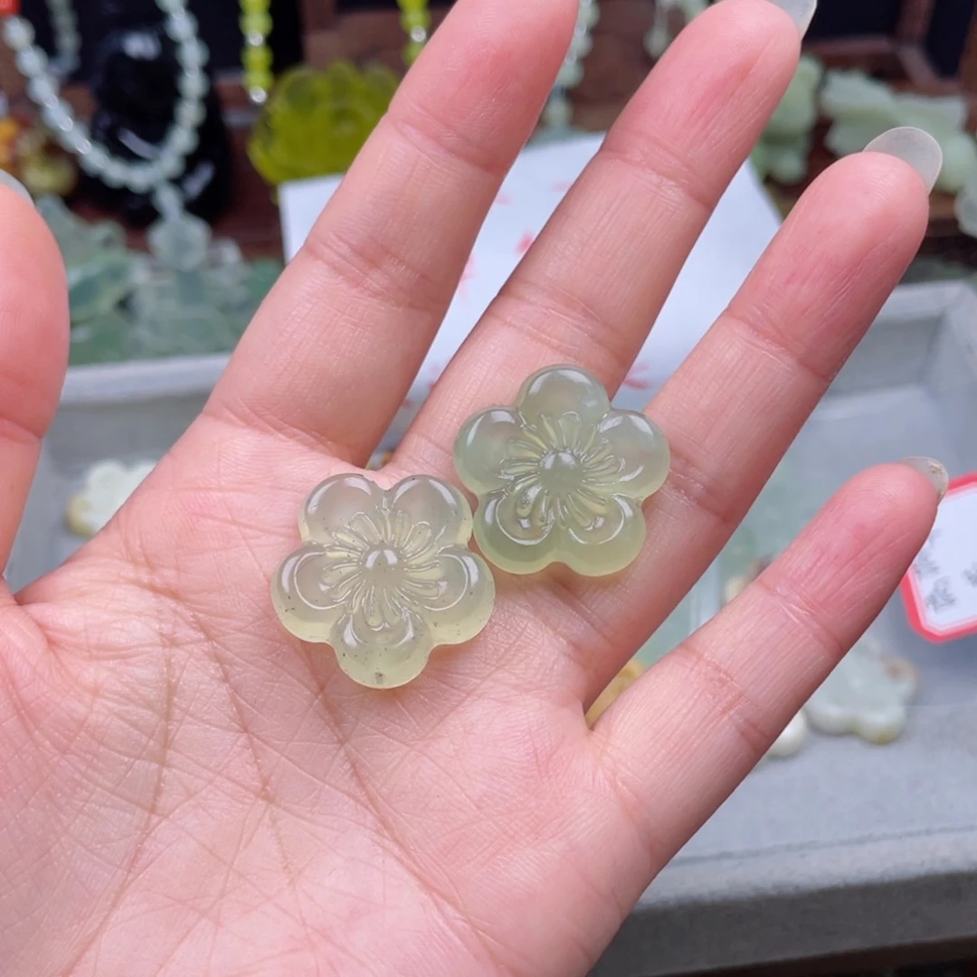 满****蛇纹石玉未镶嵌颈饰