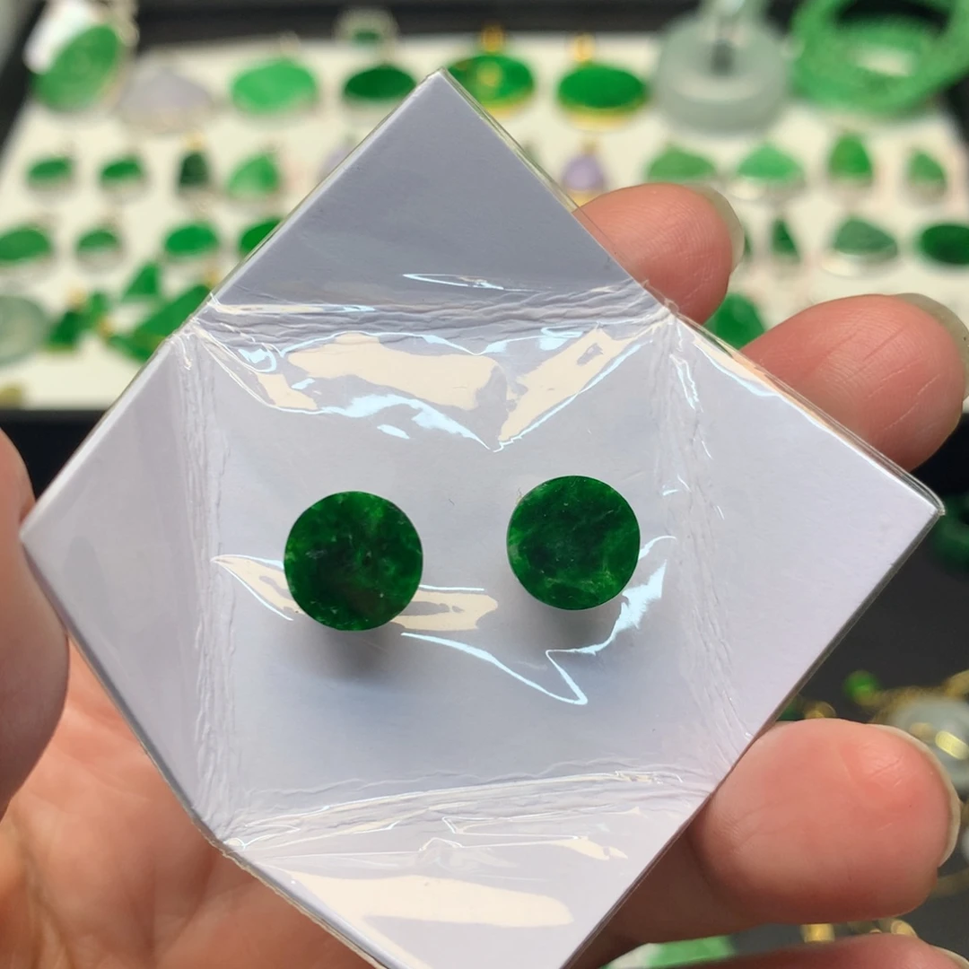 翡翠未镶嵌颈饰有纹裂