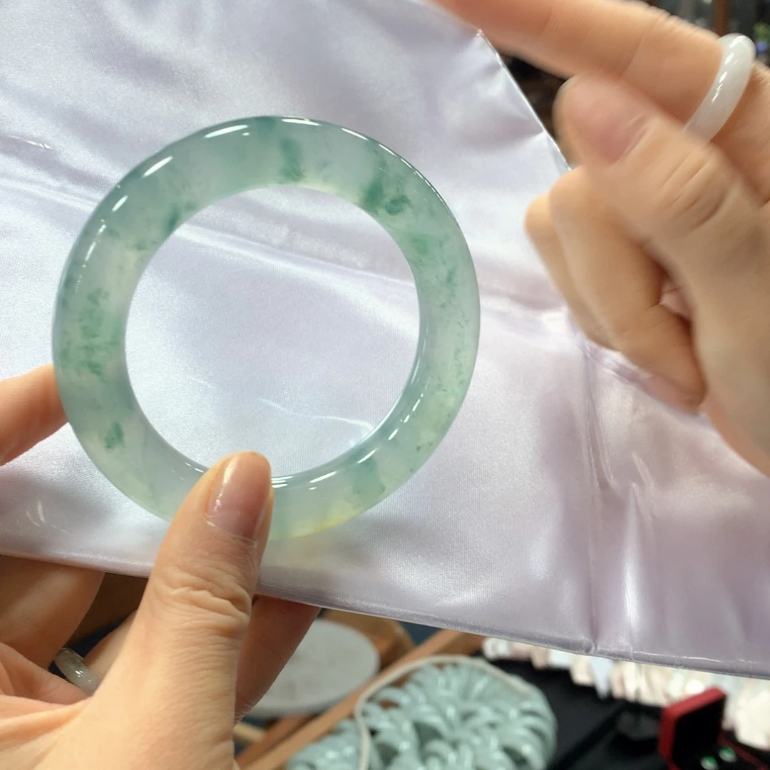未镶嵌手镯翡翠慧***?买断