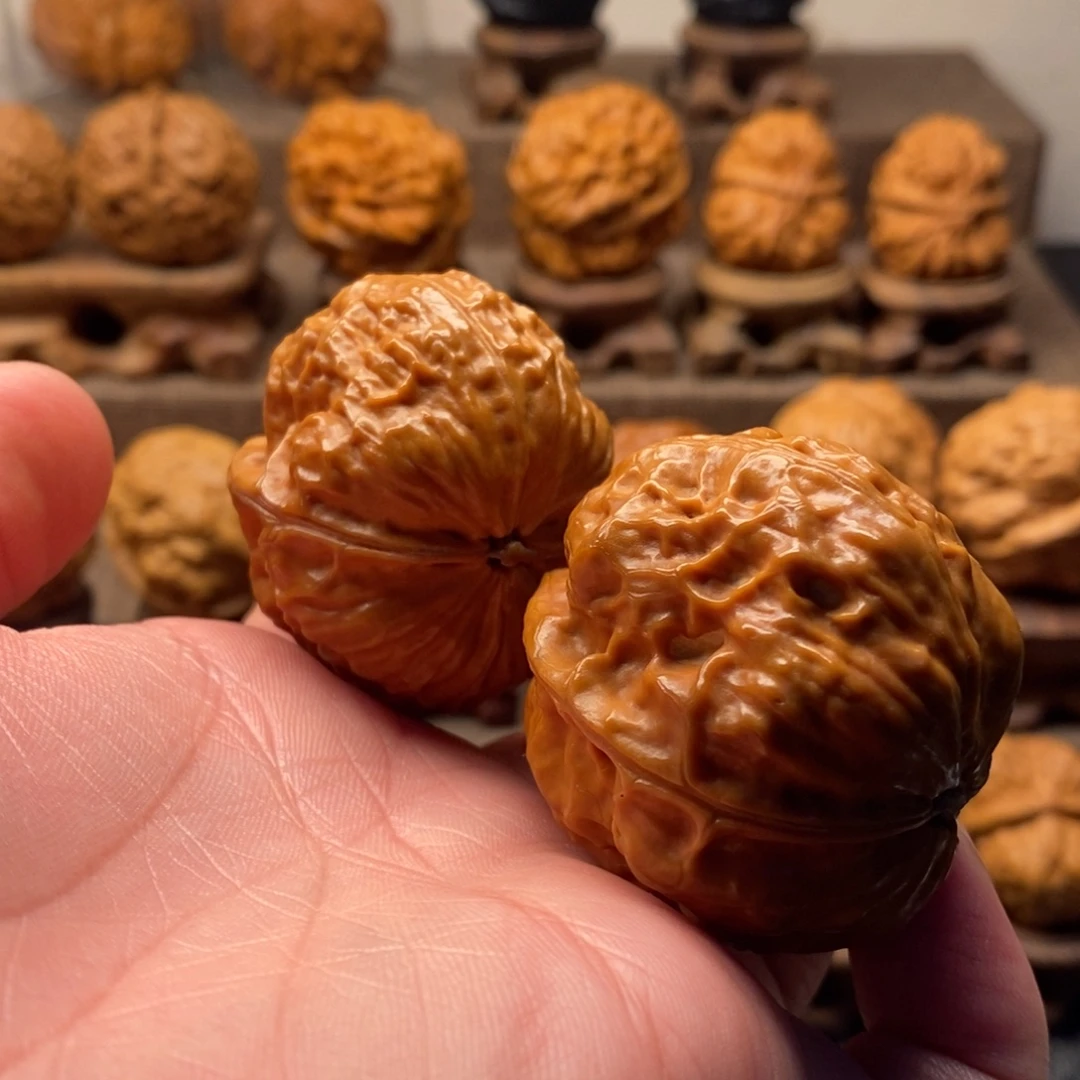 L****文玩核桃把件铁核桃