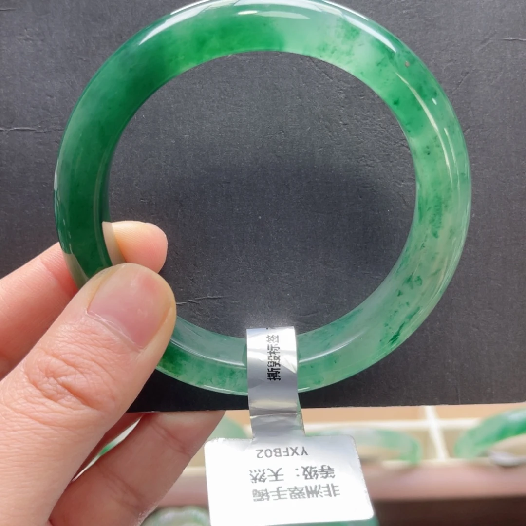 石英质玉（非洲翠）未镶嵌手镯