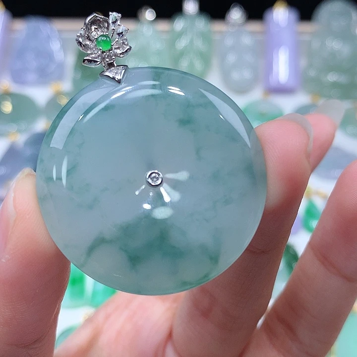 翡翠18K金镶嵌颈饰翡翠