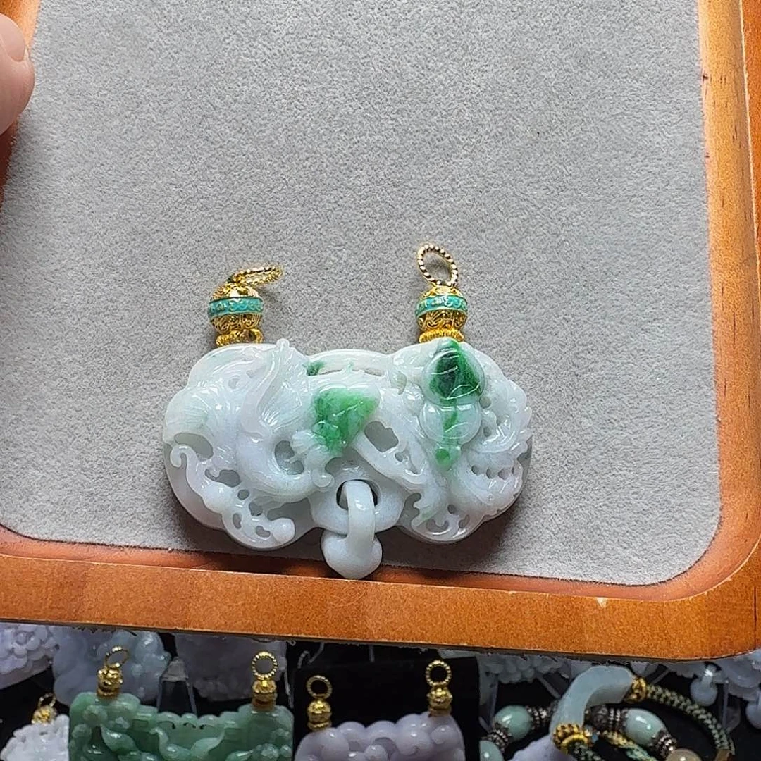 吊坠(赠链)未镶嵌翡翠