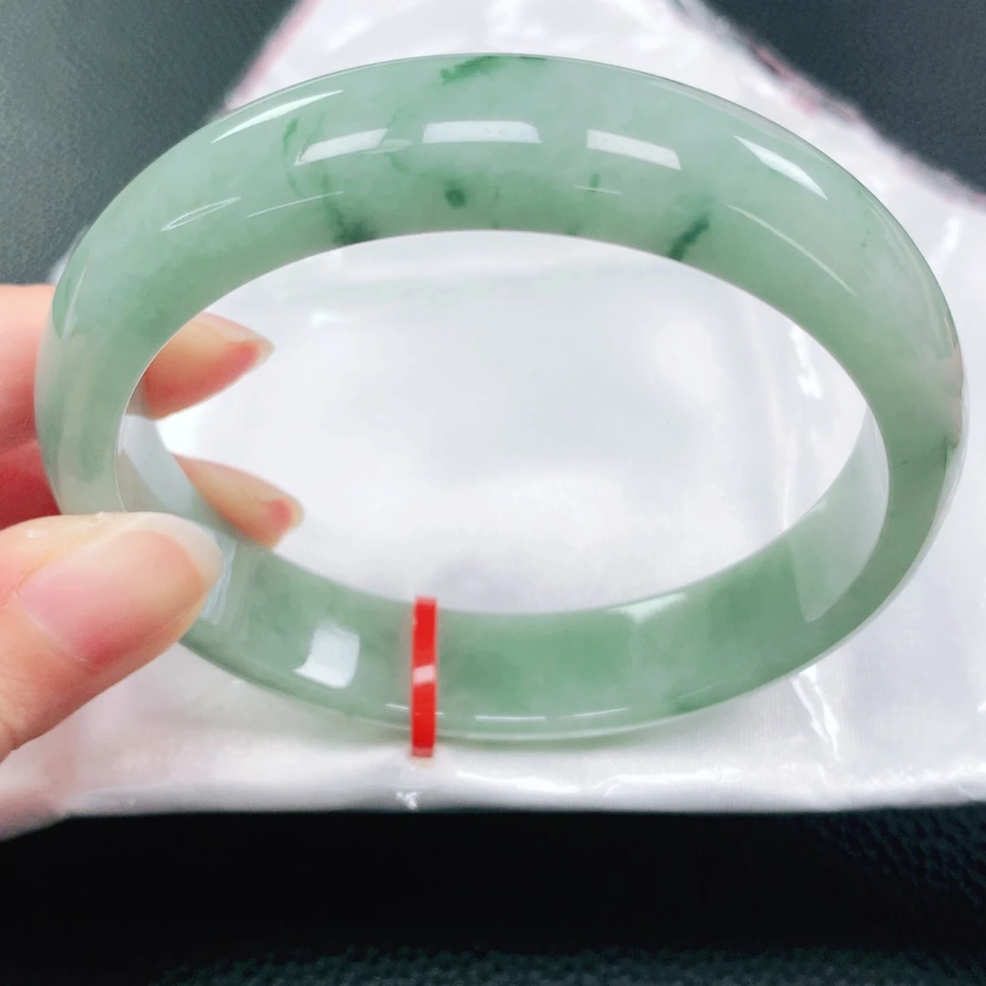 翡翠手镯未镶嵌62圈