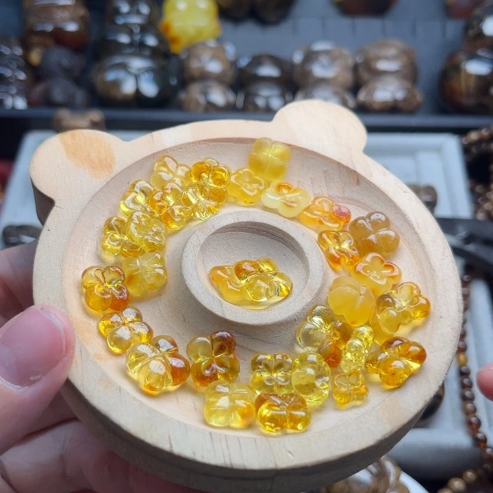 琥珀未镶嵌颈饰蜜蜡花