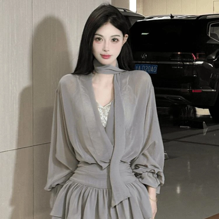 纯欲性感V领飘带长袖连衣裙女早秋设计感收腰显瘦小个子a字短裙子