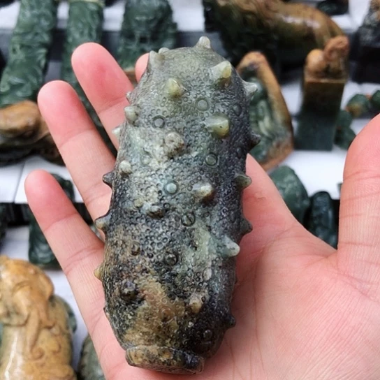 未镶嵌岫岩河磨玉（透闪石质玉）把件