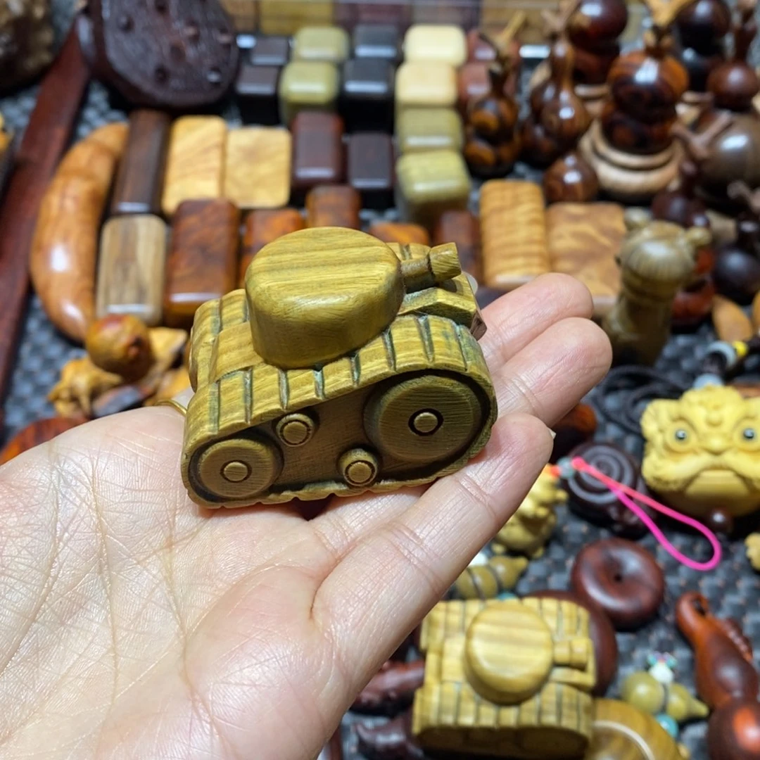 木C**i绿檀木雕刻一个